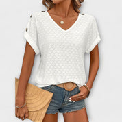 Mia – Düğme Detaylı V Yaka T-shirt