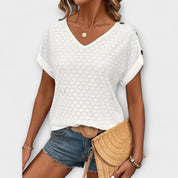 Mia – Düğme Detaylı V Yaka T-shirt